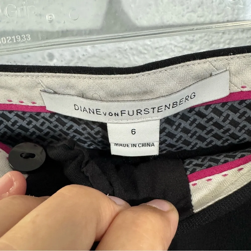 Diane Von Furstenberg Black Ankle dress Pants size 6
